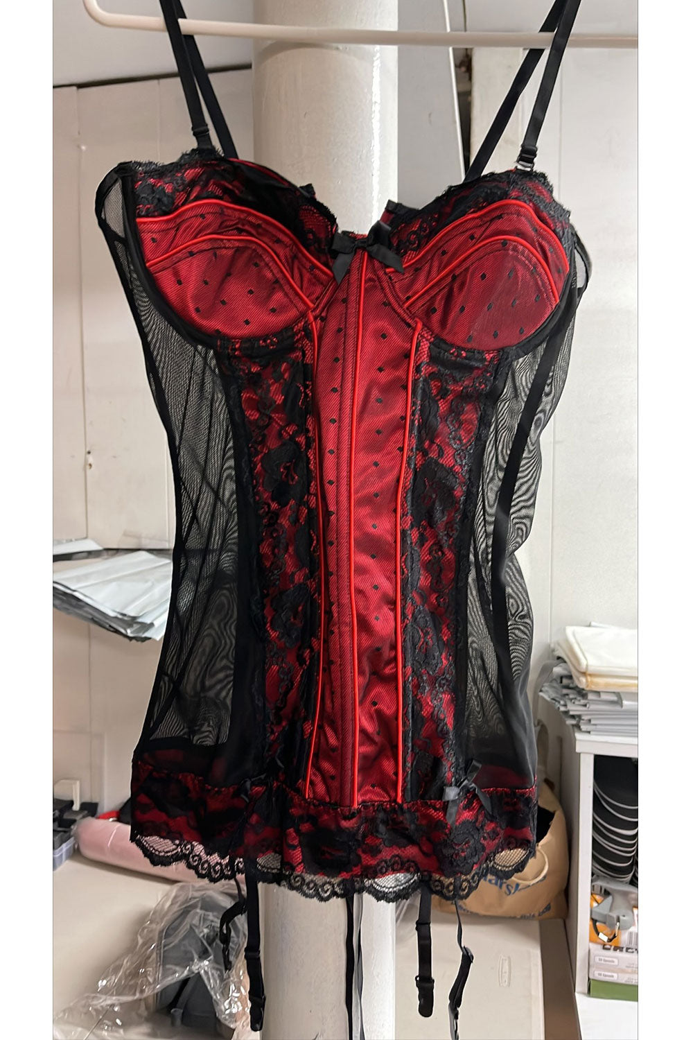Women Eye-Catchy Lace Patterned Deep Strap Neck Sleeveless Mid Length Soft Lingerie