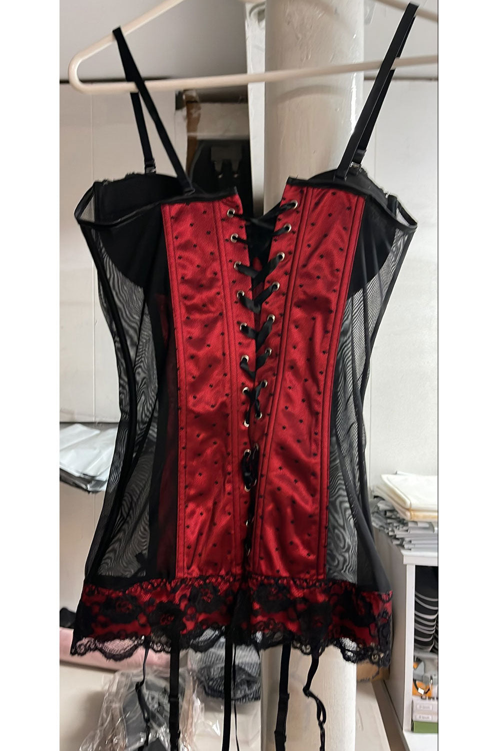 Women Eye-Catchy Lace Patterned Deep Strap Neck Sleeveless Mid Length Soft Lingerie