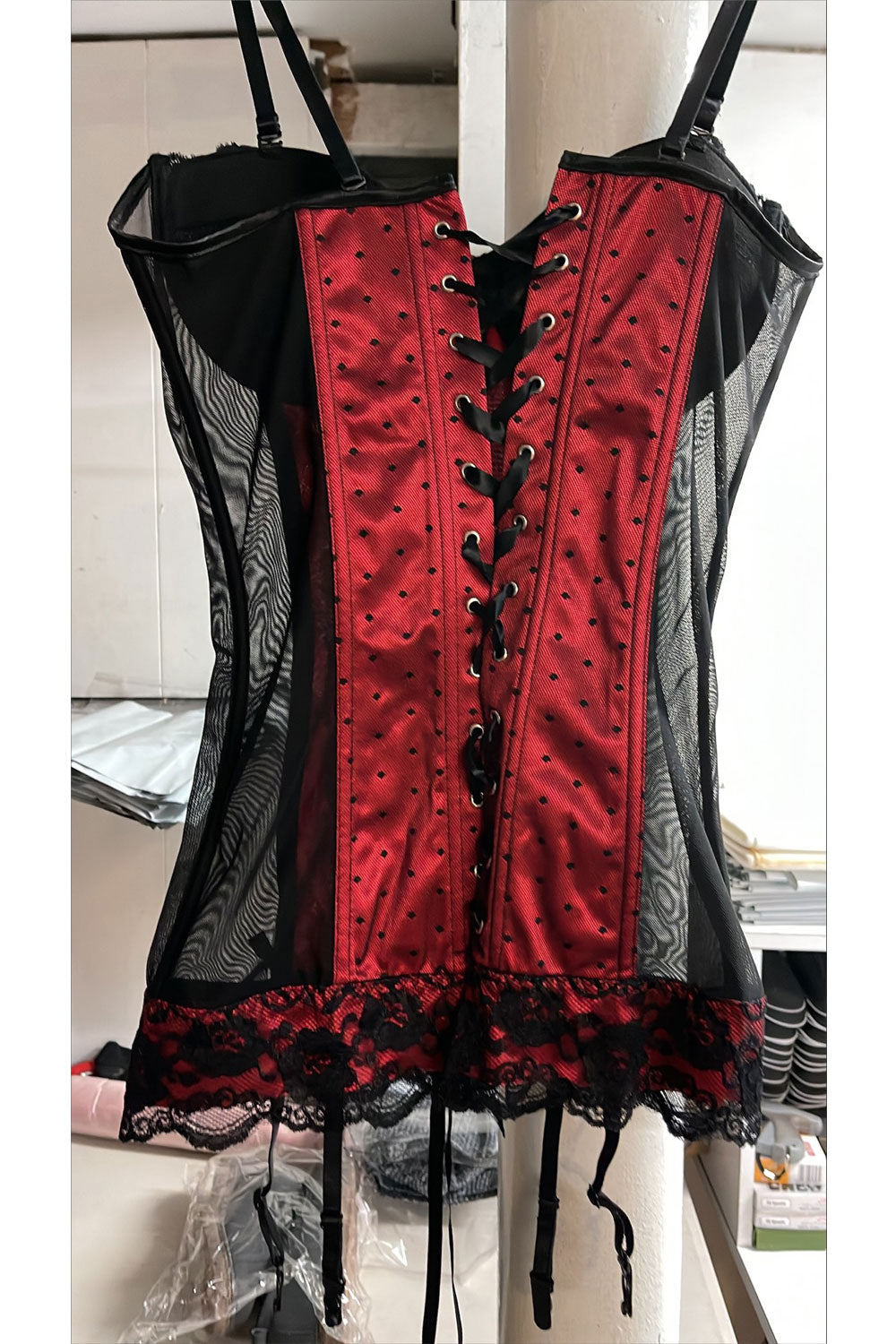 Women Eye-Catchy Lace Patterned Deep Strap Neck Sleeveless Mid Length Soft Lingerie