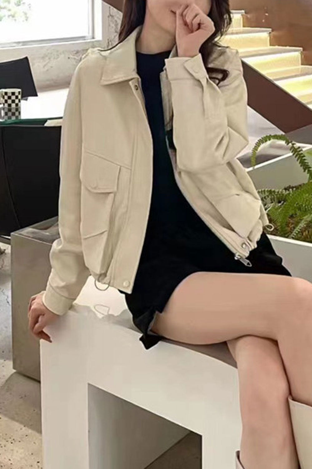 Women Fine Collar Neck Buttoned Cuff Front Flap Closure Pocket & Zippered Closure Loose Style Winter leather Jacket