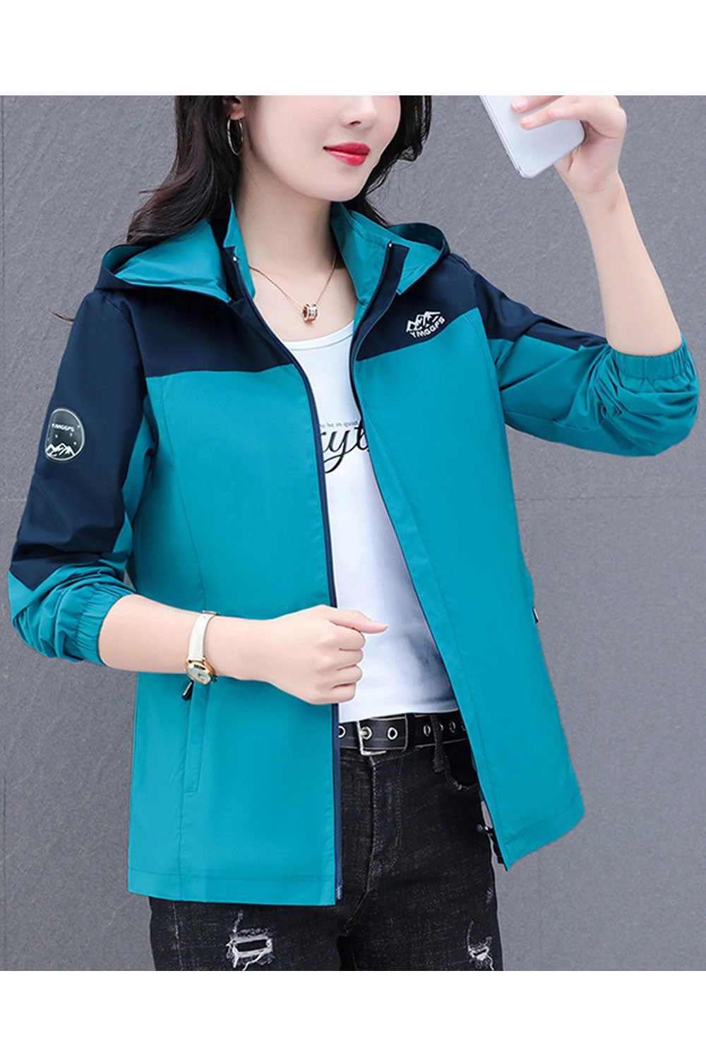 Women Alluring Hooded Neck Ribbed Cuff & Slash Pocket With Zippered Casual Winter Jacket