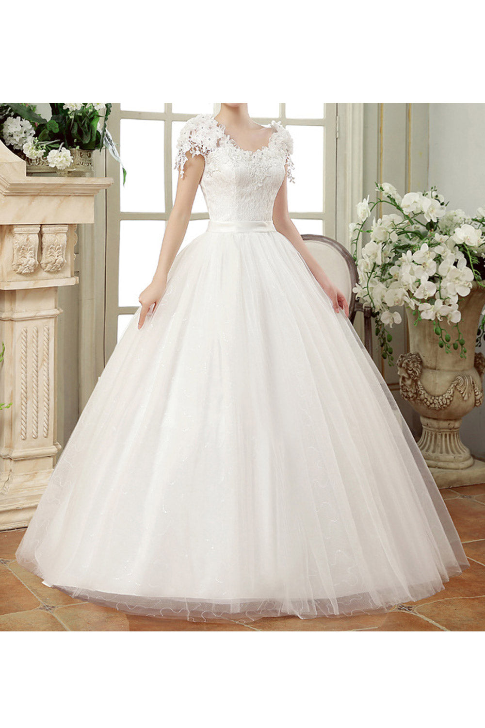 Women Lace Decorated Short Sleeve Wedding Dress