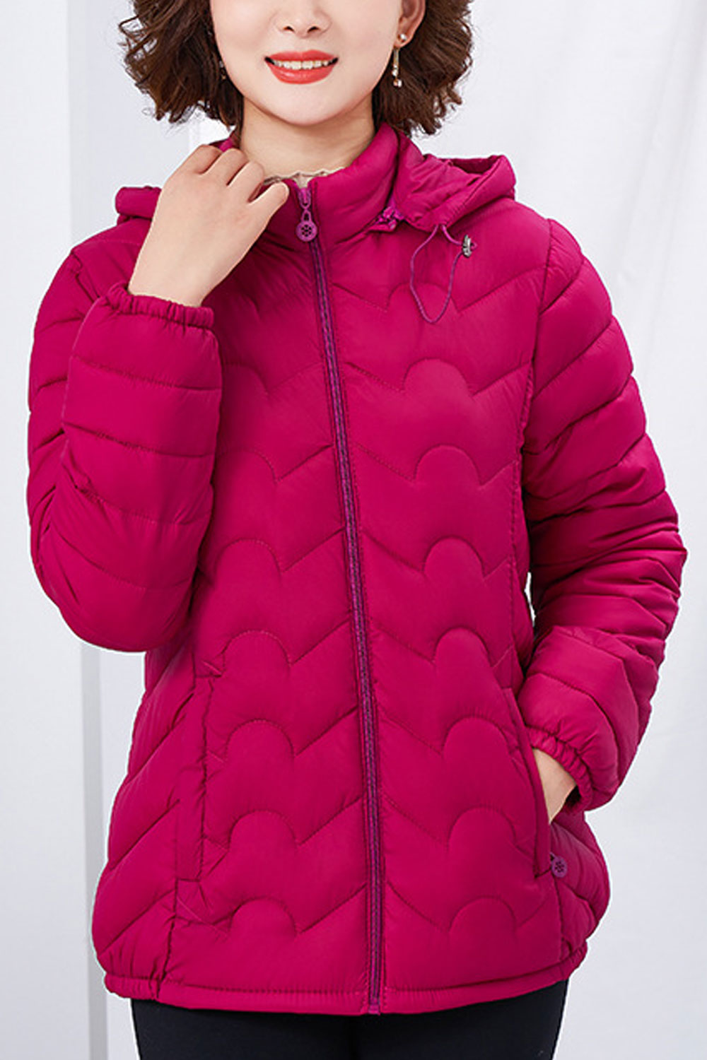 Women Geometric Baffle Style Hooded Neck Stretchable Cuff Side Pocket & Front Easy Zip Fastener Slim Soft Winter Padded Jacket