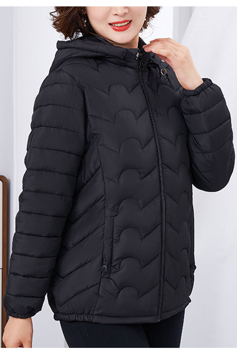 Women Geometric Baffle Style Hooded Neck Stretchable Cuff Side Pocket & Front Easy Zip Fastener Slim Soft Winter Padded Jacket