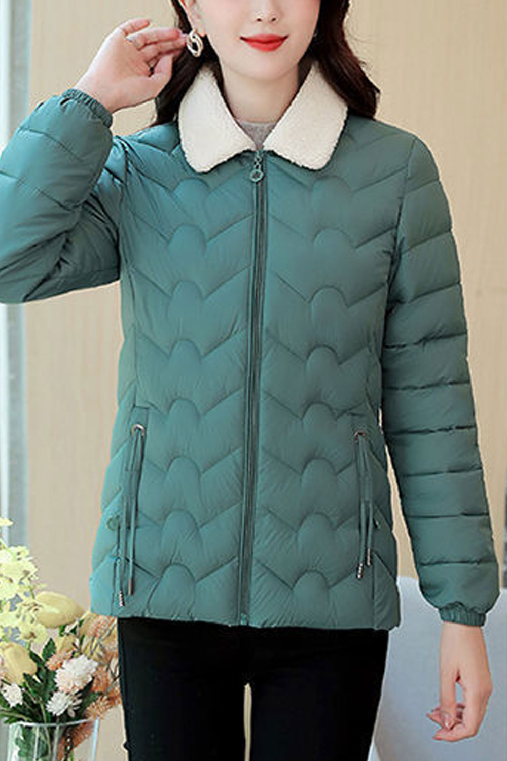 Women Charming Baffle Styled Jacket Contrast Collar Neck Stretchable Cuff Drawstring Pocket & Front Zip Fastener Soft Winter Pad