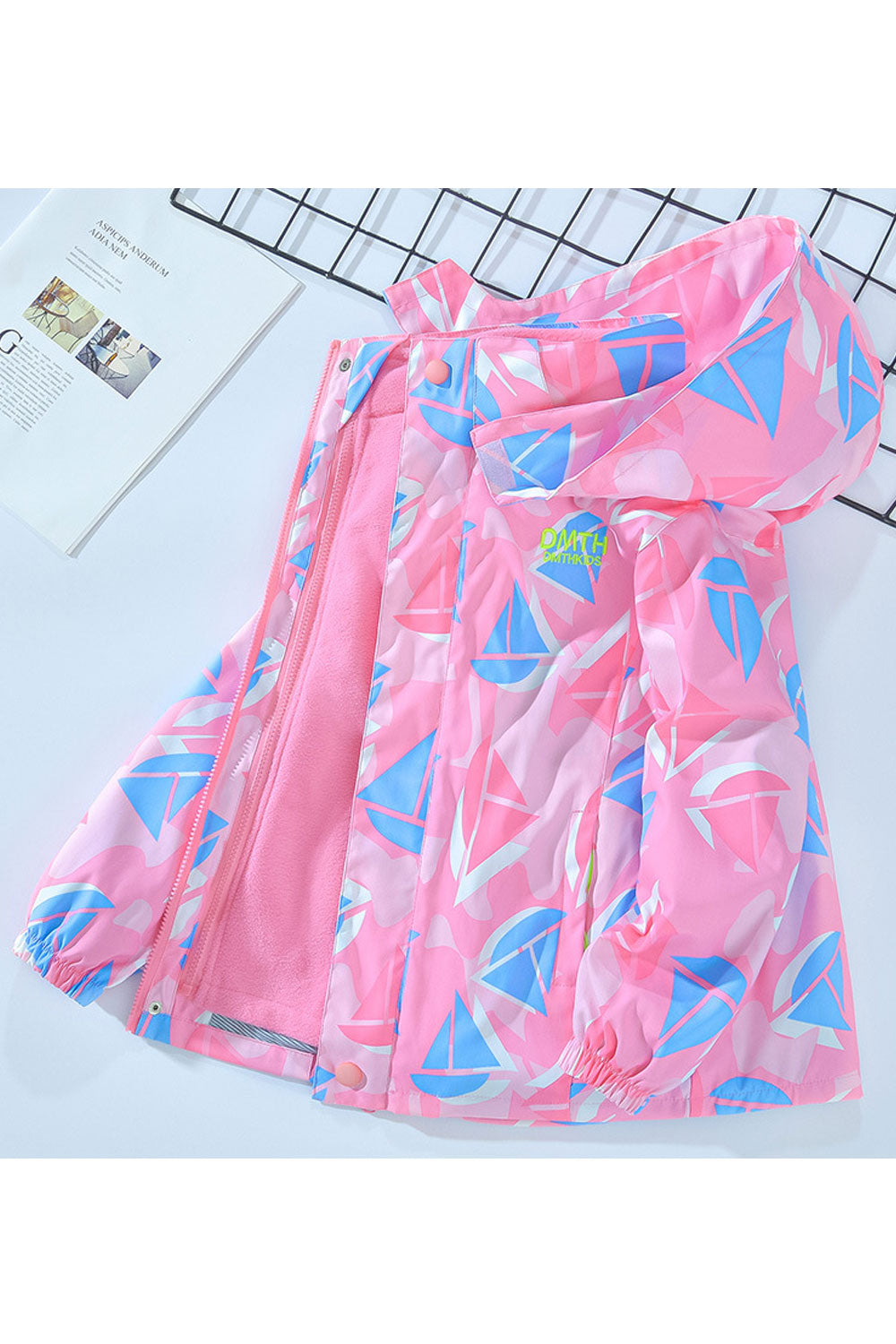 Kid Girl Geometric Shape Printed Hooded Neck & Slash Zippered Pocket Winter Jacket.