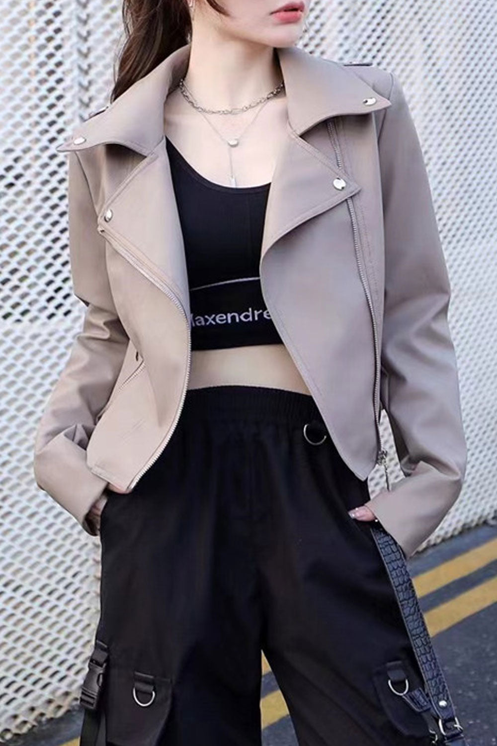 Women Fashionable Solid Pattern Zip Closure Long Sleeve Awesome Winter Leather Jacket