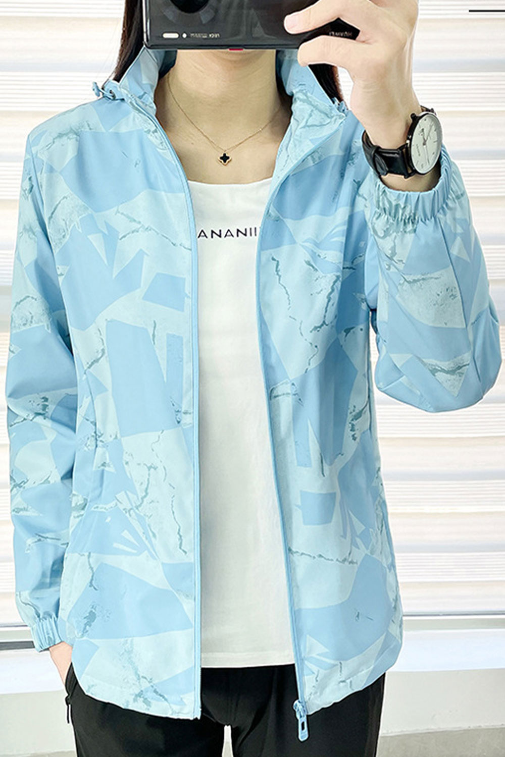 Women Camouflage Patterned Stand Collar Neck Comfy Stretchable Cuff Easy Front Zippered Closure Winter Casual Jacket
