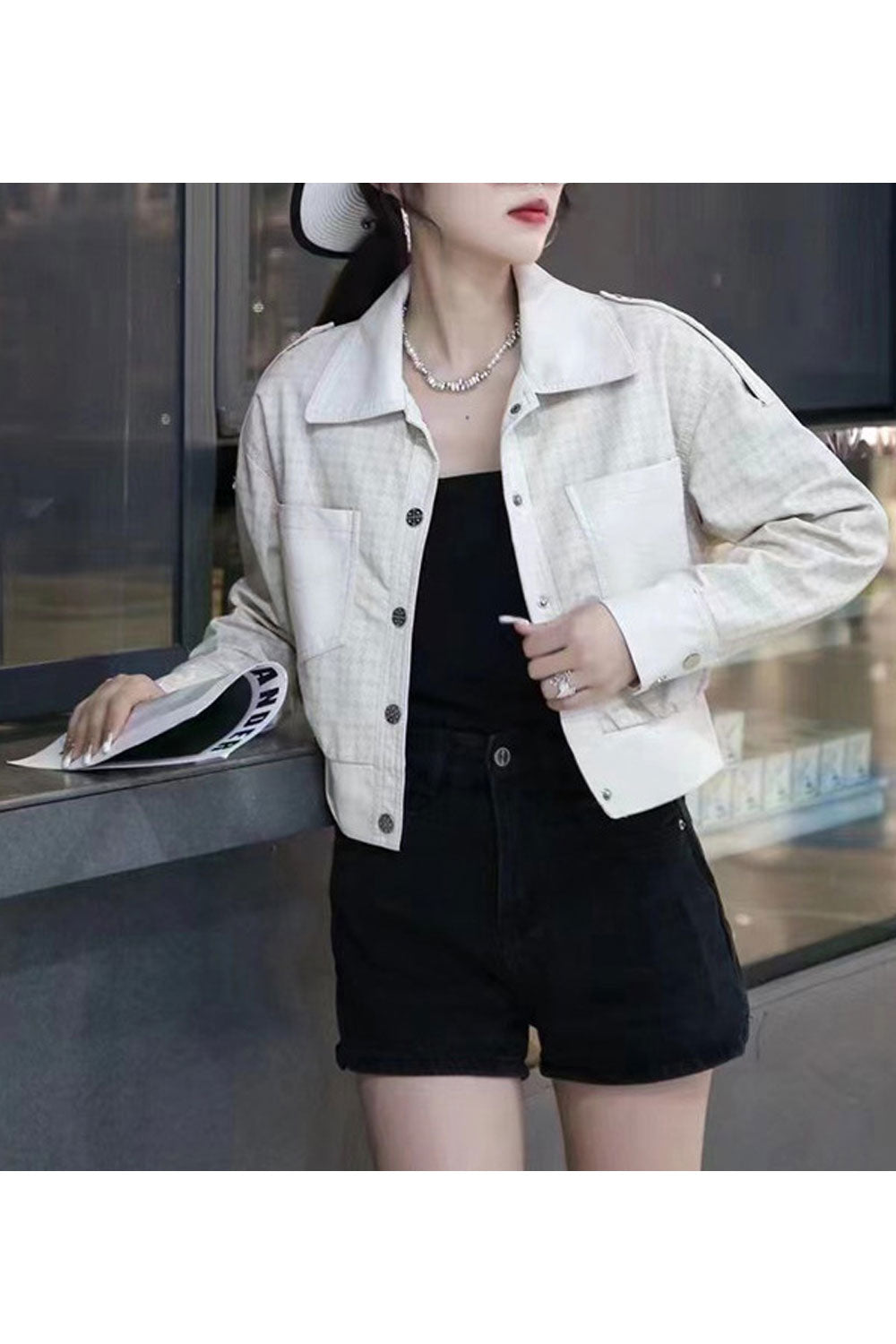 Women Attractive Lattice Patterned Contrast Collar Front Patch Pocket & Buttoned Cuff Buttoned Fastener Short Warm Winter Leathe