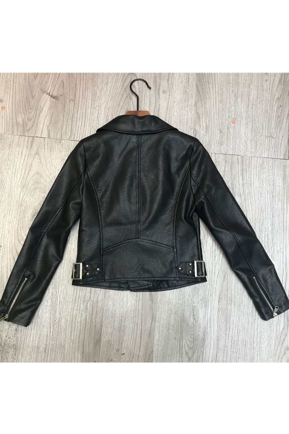 Women Eye-Catchy Lapel Collar Neck Long Sleeves & Easy Front Fastener Soothing Winter Leather Jacket