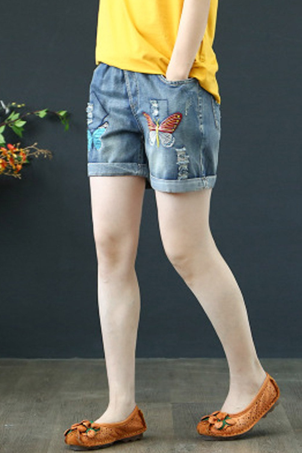 Women Fashionable Frayed Casual Loose Embroidered Denim Short