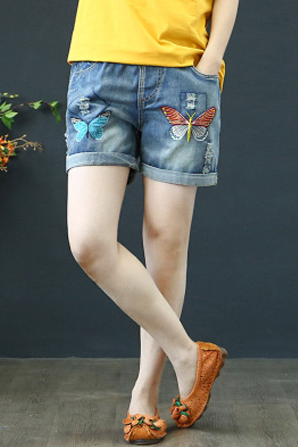 Women Fashionable Frayed Casual Loose Embroidered Denim Short