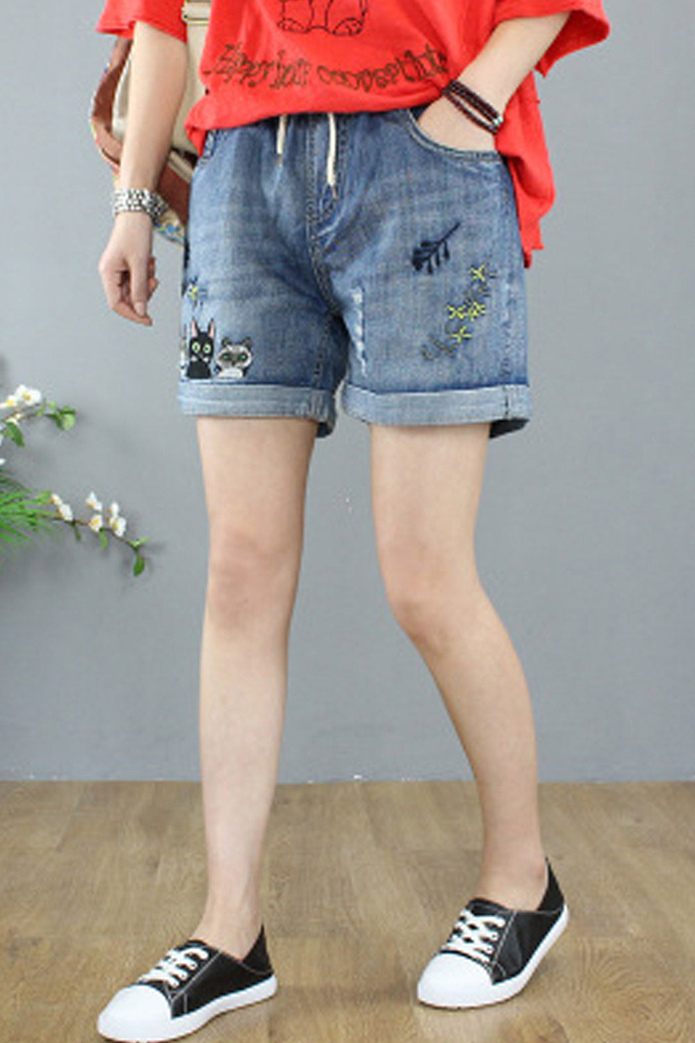 Women Trendy Summer Season Embroidered Pattern Casual Short