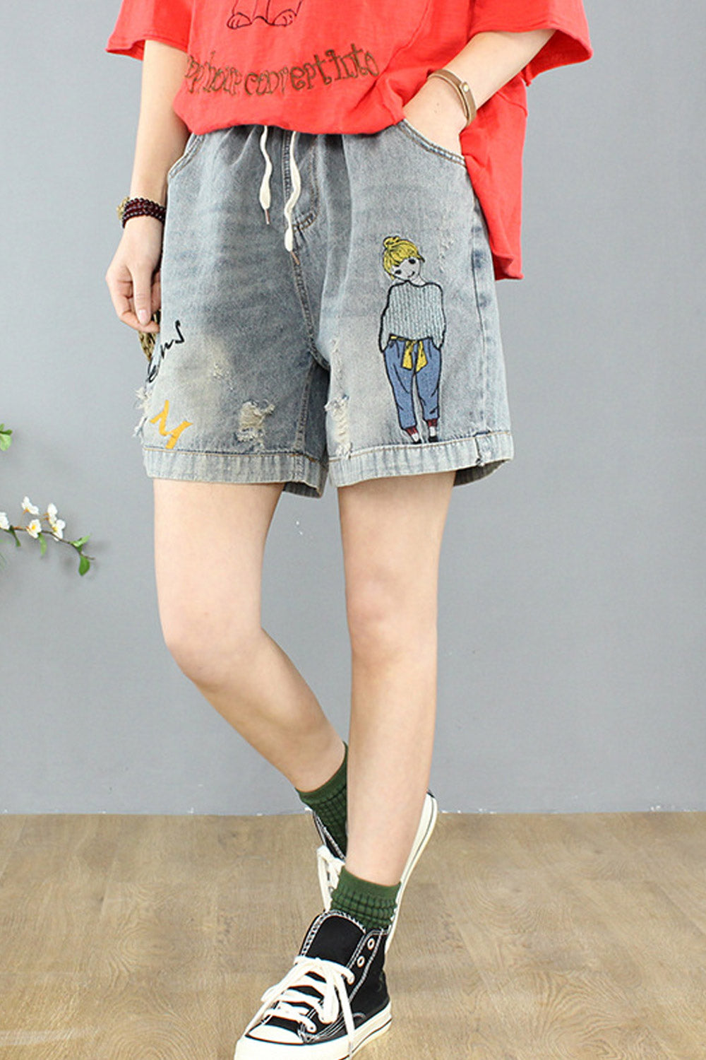 Women Fashionable Cartoon Embroidered Drawstring Easy Denim Short