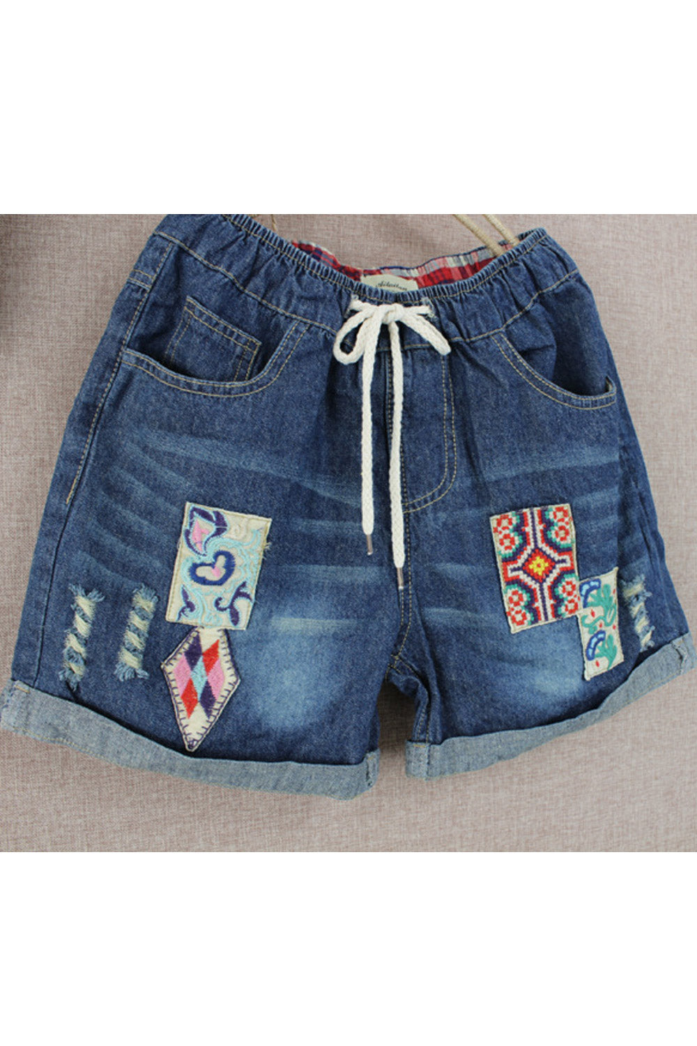 Women Pocket Styled Patch Attached Elastic Waist Denim Short