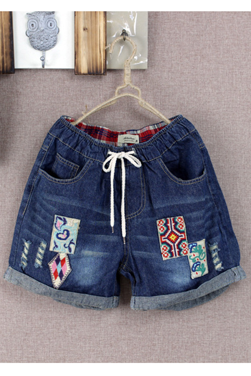 Women Pocket Styled Patch Attached Elastic Waist Denim Short