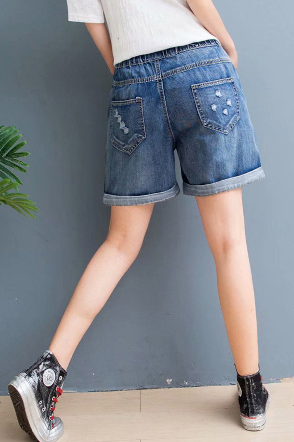 Women Amazing Pocket Styling Solid Pattern Breathable Drawstring Denim Short