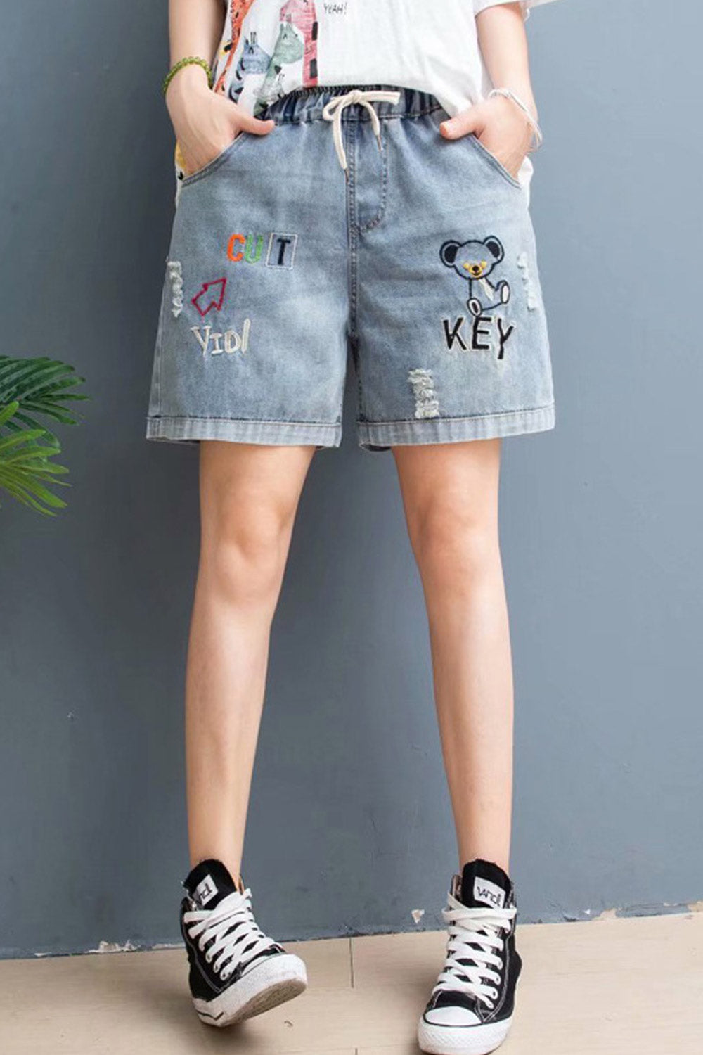 Women Embroidered Pattern Drawstring Waist Convenient Denim Short