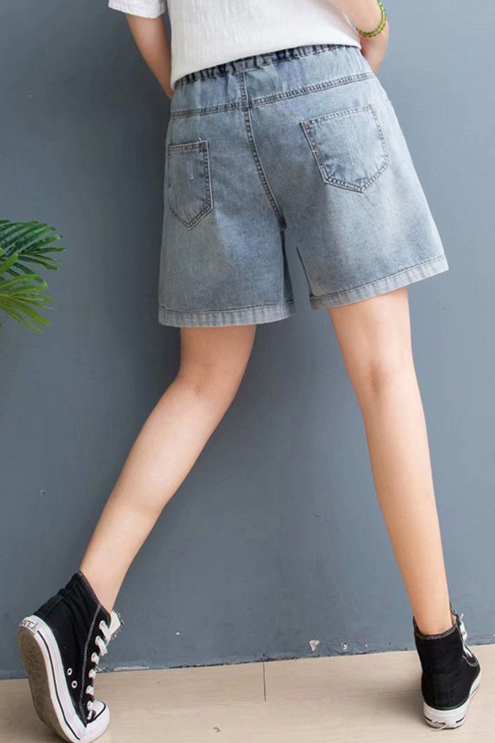 Women Embroidered Pattern Drawstring Waist Convenient Denim Short