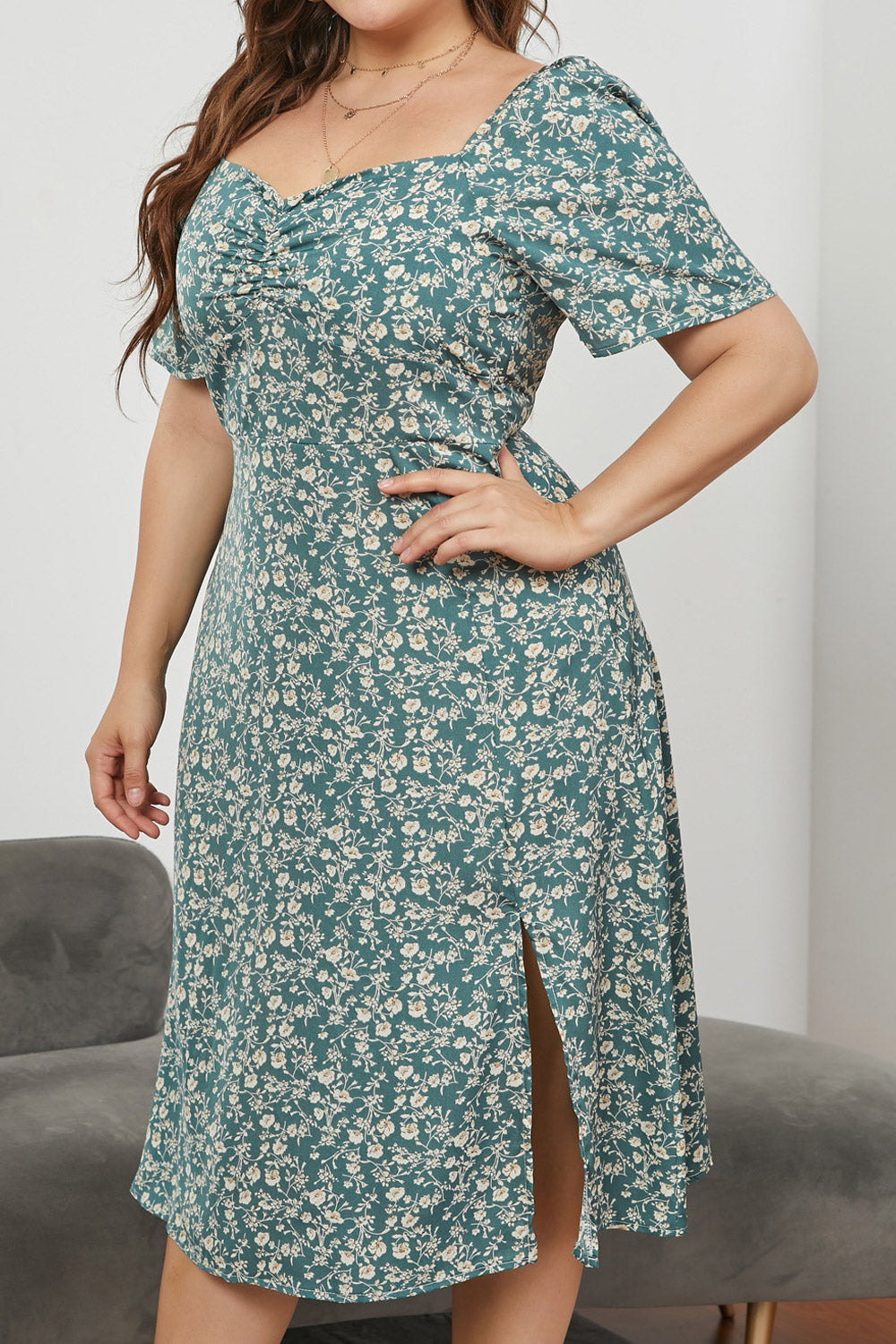 Women Plus Sweetheart Neck Ditsy Floral Puff Sleeve Dress
