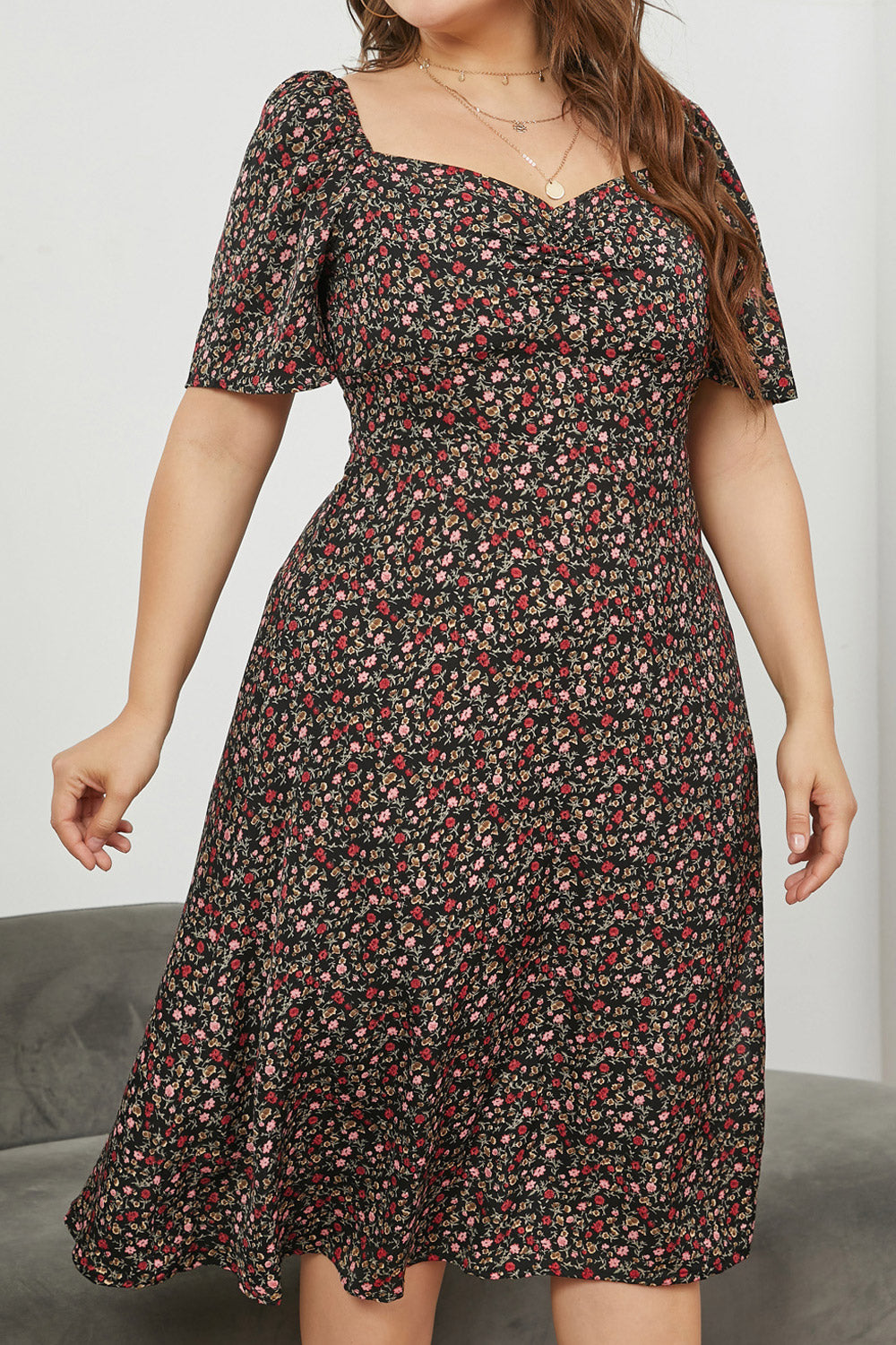 Women Plus Sweetheart Neck Ditsy Floral Puff Sleeve Dress