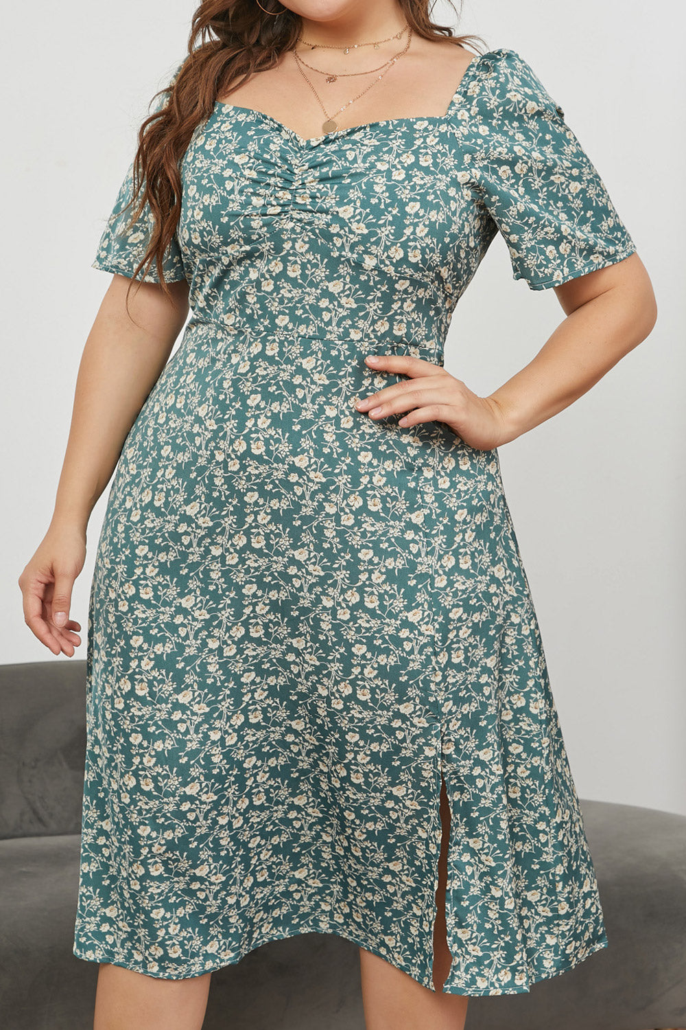 Women Plus Sweetheart Neck Ditsy Floral Puff Sleeve Dress