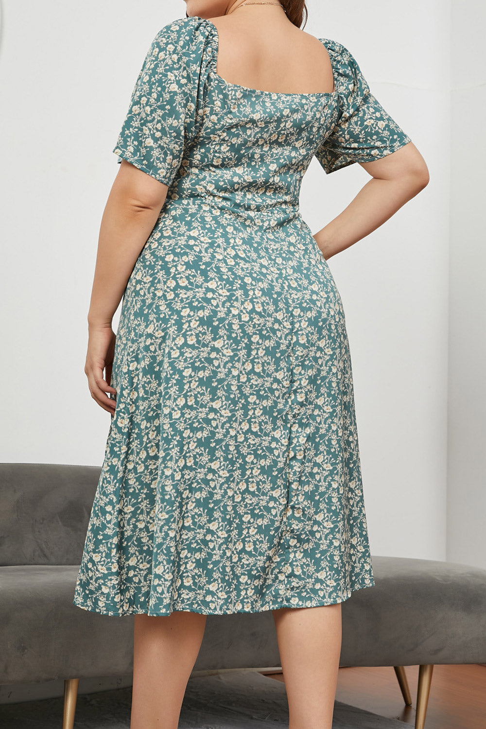 Women Plus Sweetheart Neck Ditsy Floral Puff Sleeve Dress