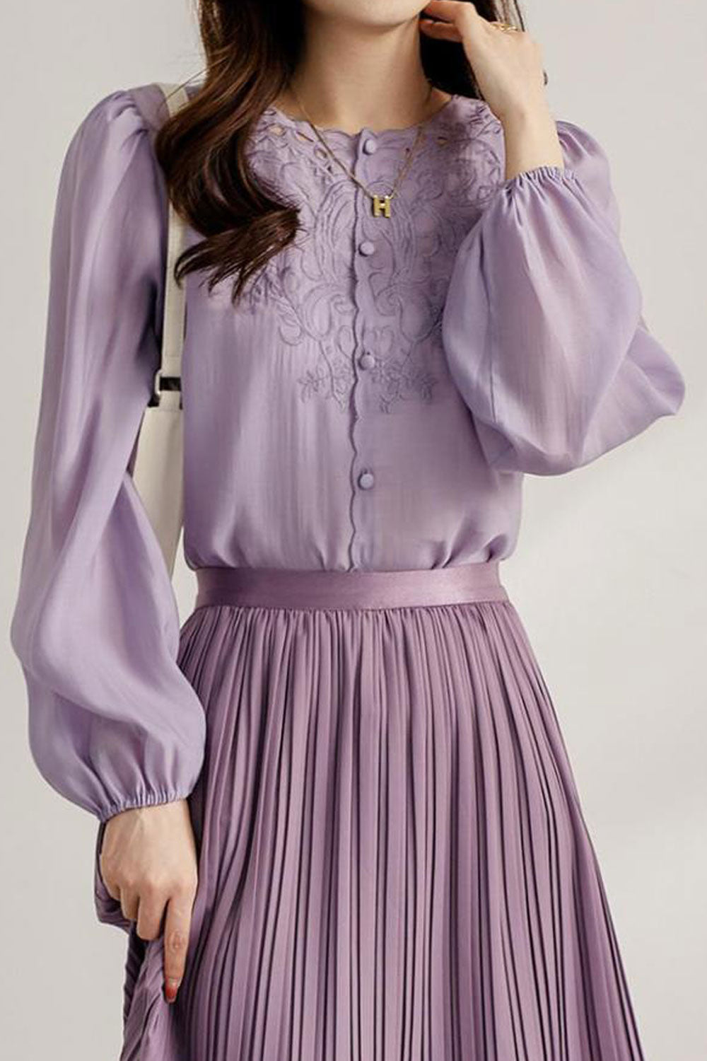 Women New Fashion Beautiful Round Neck Long Lantern Sleeves Elegant Positioning Embroidery Solid Color Summer Casual Lace Top