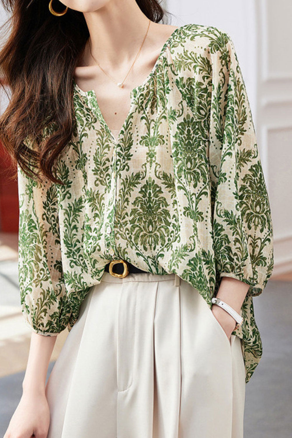 Women New Design Fashionable V-Neck Three Quarter Sleeves Shirring Printed Commuter Style Summer Casual Chiffon Shirt Top