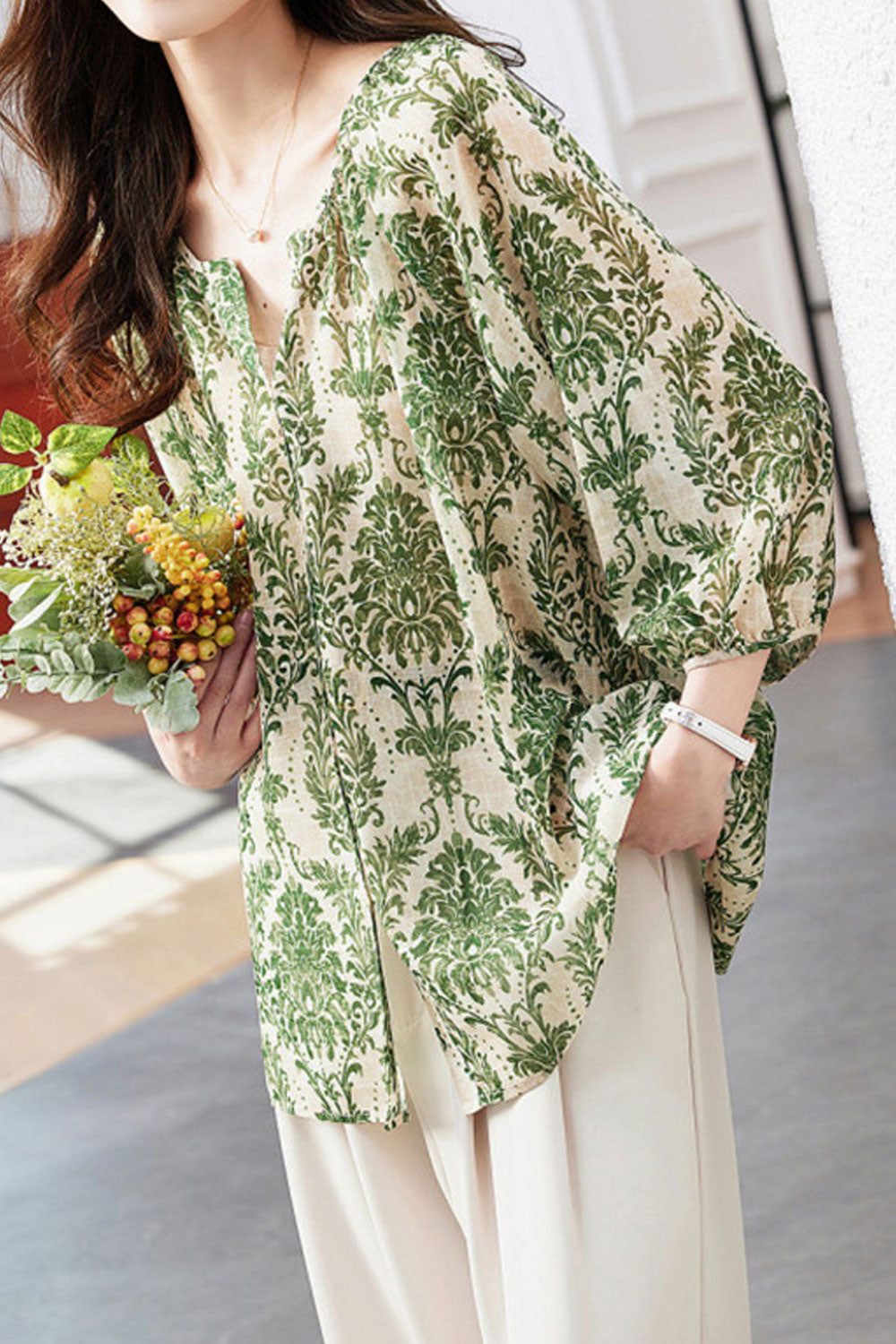 Women New Design Fashionable V-Neck Three Quarter Sleeves Shirring Printed Commuter Style Summer Casual Chiffon Shirt Top