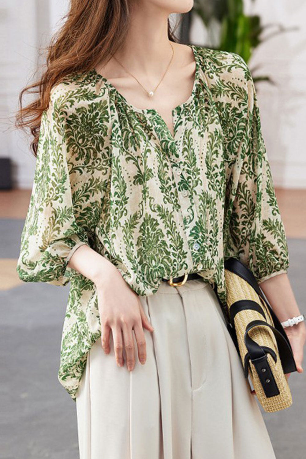 Women New Design Fashionable V-Neck Three Quarter Sleeves Shirring Printed Commuter Style Summer Casual Chiffon Shirt Top