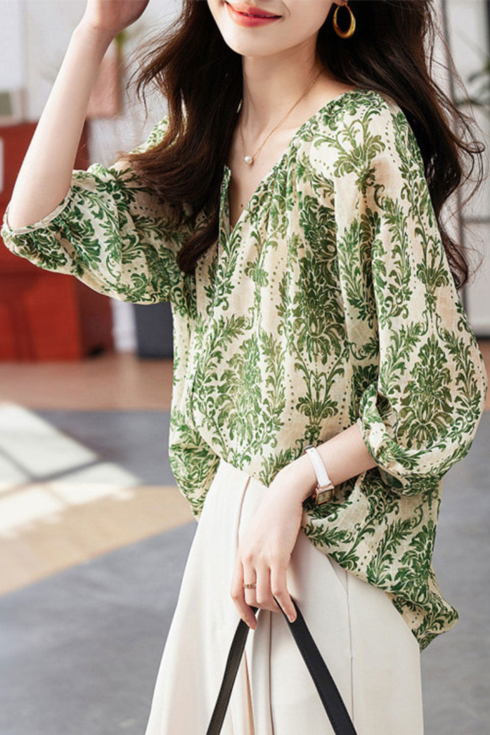 Women New Design Fashionable V-Neck Three Quarter Sleeves Shirring Printed Commuter Style Summer Casual Chiffon Shirt Top
