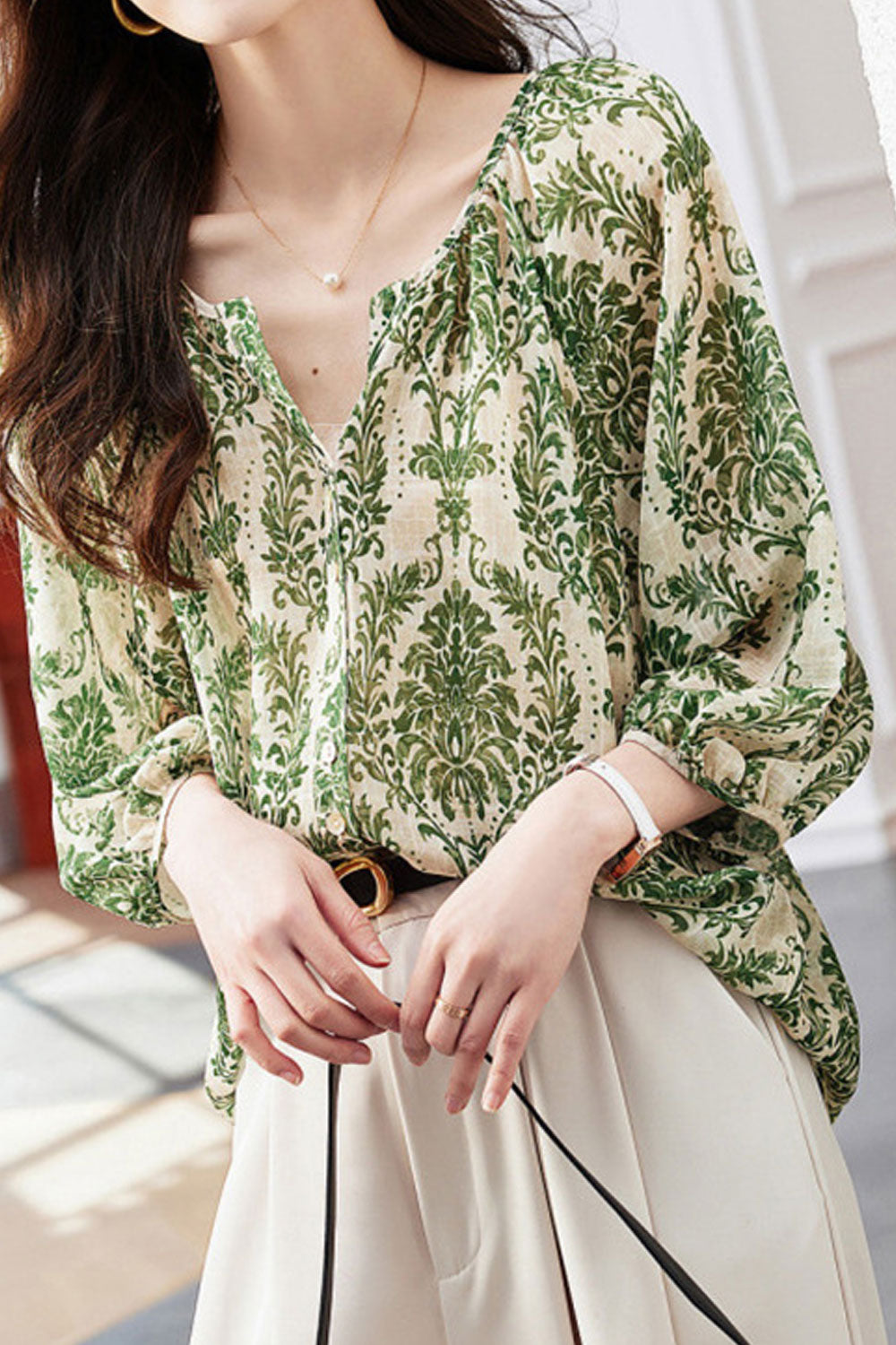 Women New Design Fashionable V-Neck Three Quarter Sleeves Shirring Printed Commuter Style Summer Casual Chiffon Shirt Top