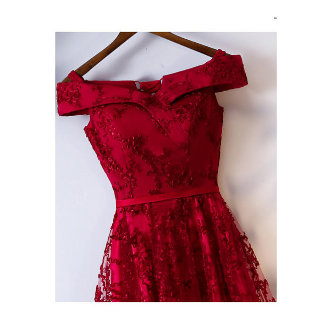 Women Off Shoulder Lace Decorated Wedding Dress