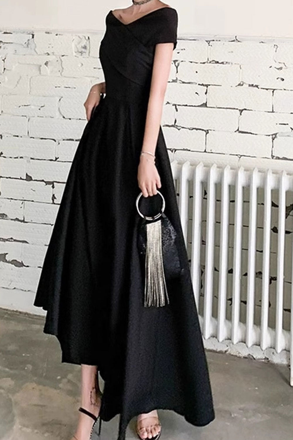 Elegant One-Shoulder Evening Dress for Women – Light Luxury, High-End Banquet & Host Gown, Temperament Niche Performance Dress