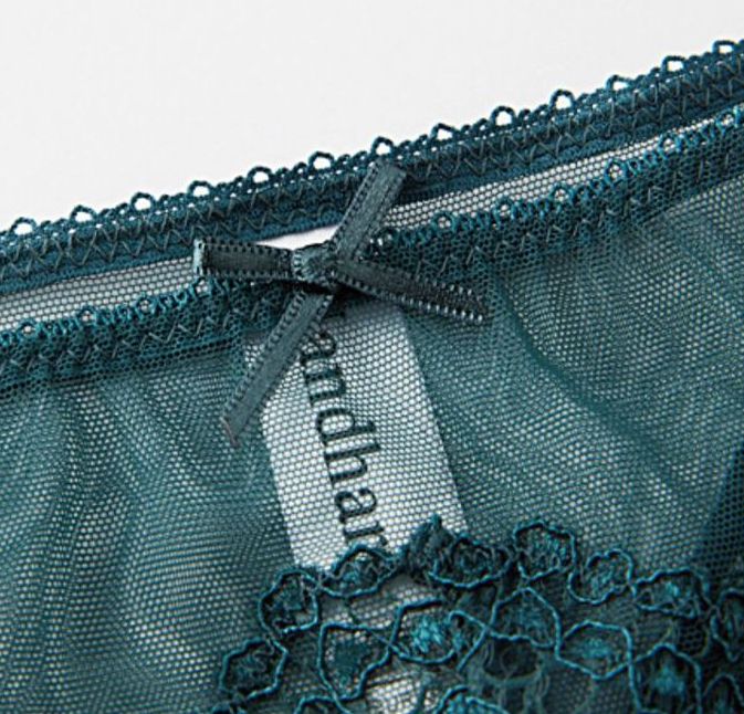 Summer Breeze Lace Backless Bra Set – Light as Air, Bold in Beauty