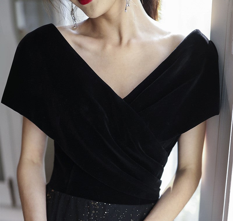 New Elegant Black Velvet Evening Dress for Women – Luxury Long Gown with Regal Aura, Perfect for Formal Events, Red Carpet & Hos