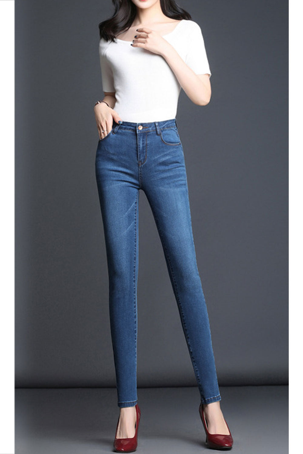 Women Slim Fit Button Closure Denim Pocket Styling Jeans
