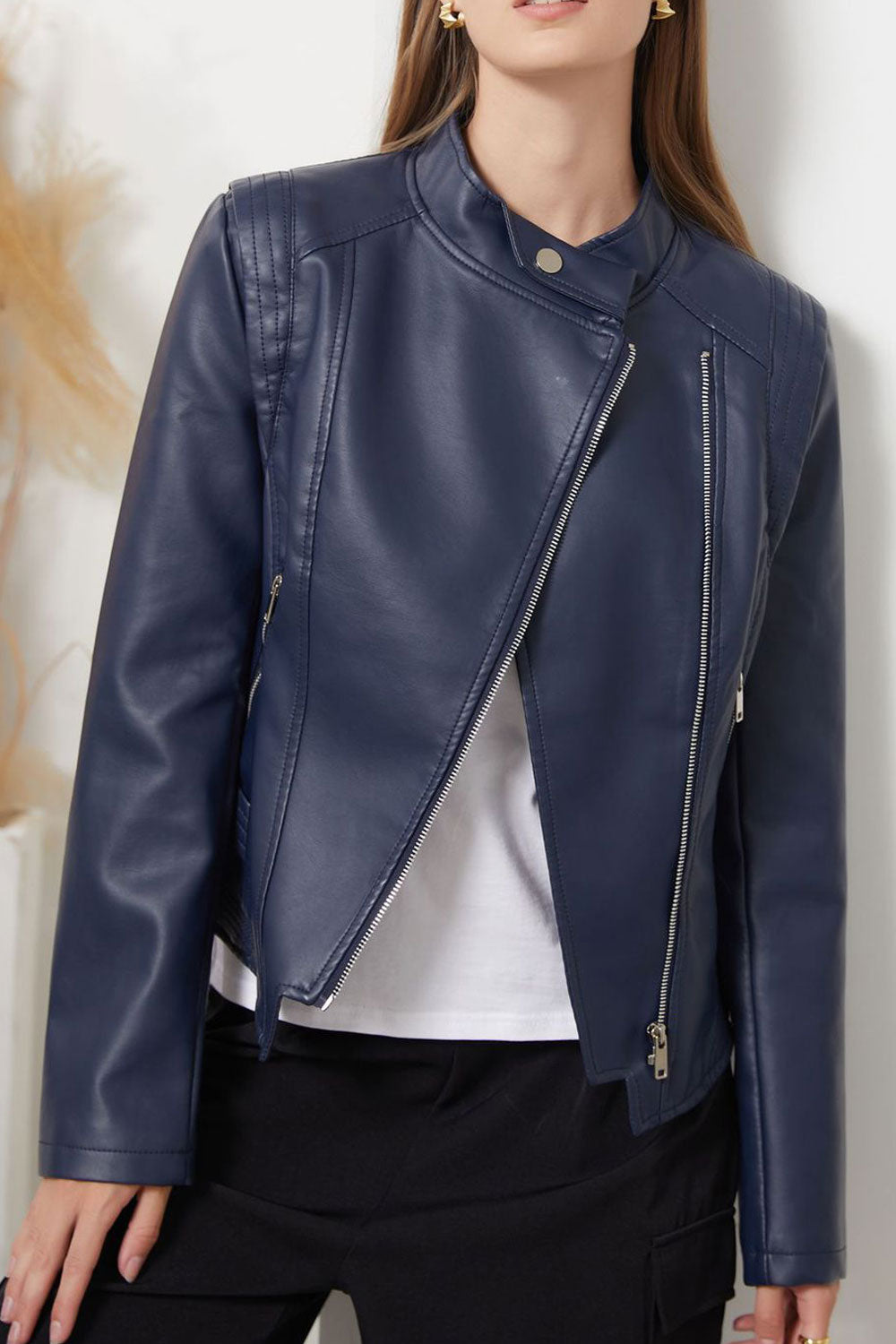 Women Enticing Lapel Collar Neck Loose Zipper Side Zippered Pocket & Cross Zippered Fastener Comfy Winter Leather Jacket