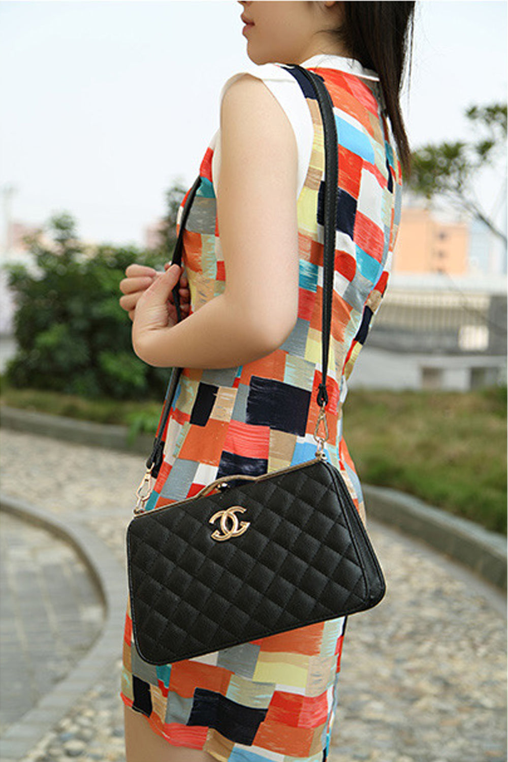 Women’s Elegance Glamour Luxury Look Quilted Handbag Shoulder Bag Black Color With Premium Quality Metal Accessories