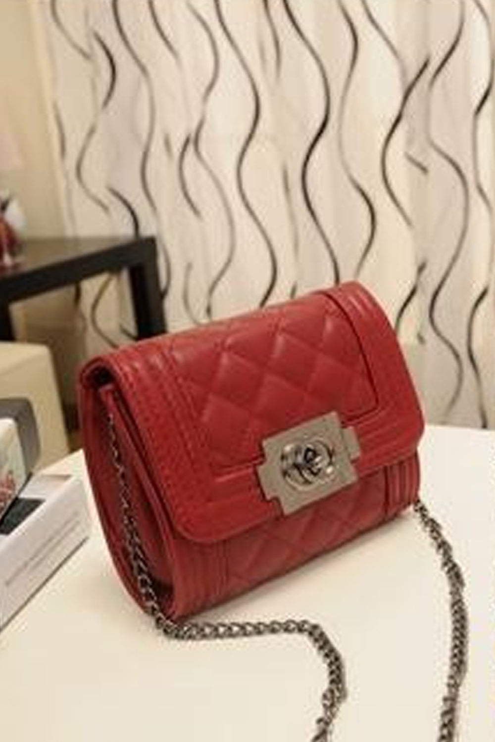 Women's Quilted Retro Look Red Shoulder Bag With Metal Chain And Double Loop Buckle