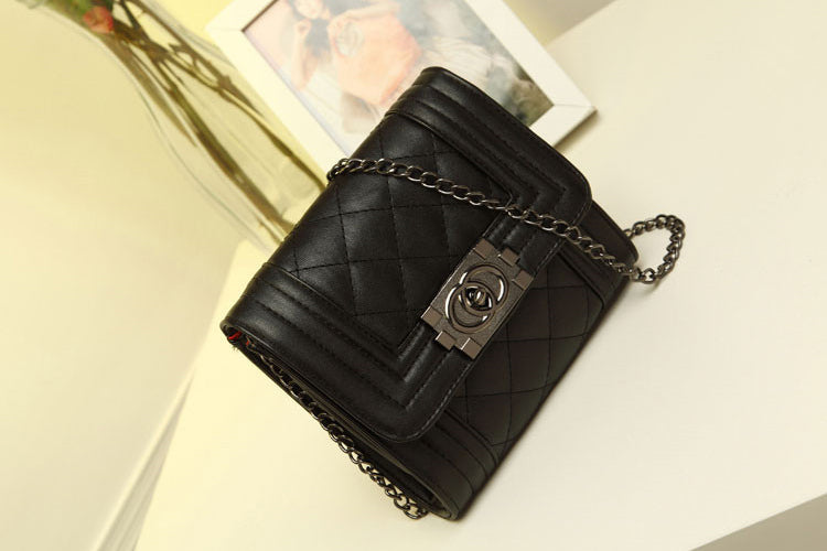 Women's Quilted Retro Look Black Shoulder Bag With Metal Chain And Double Loop Buckle