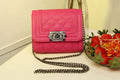Women's Quilted Retro Look Pink Shoulder Bag With Metal Chain And Double Loop Buckle