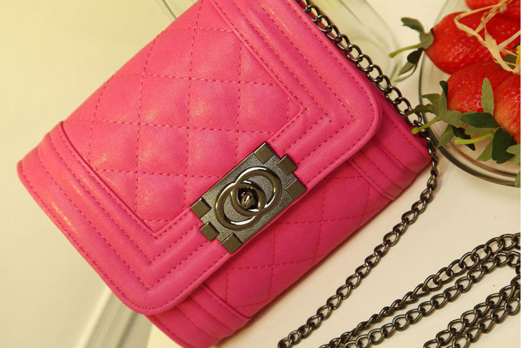 Women's Quilted Retro Look Pink Shoulder Bag With Metal Chain And Double Loop Buckle