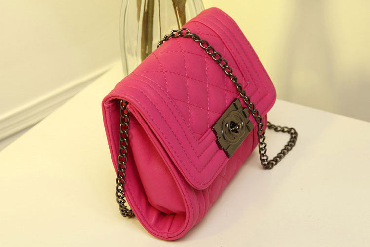 Women's Quilted Retro Look Pink Shoulder Bag With Metal Chain And Double Loop Buckle