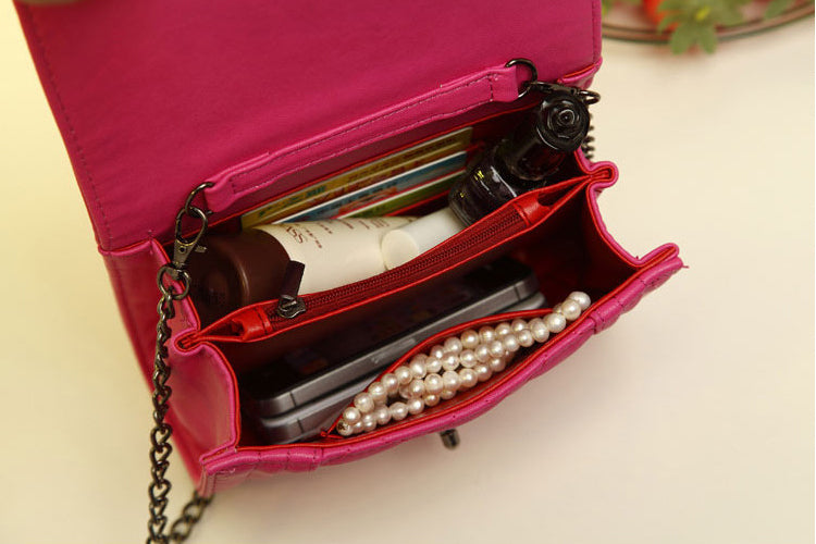 Women's Quilted Retro Look Pink Shoulder Bag With Metal Chain And Double Loop Buckle