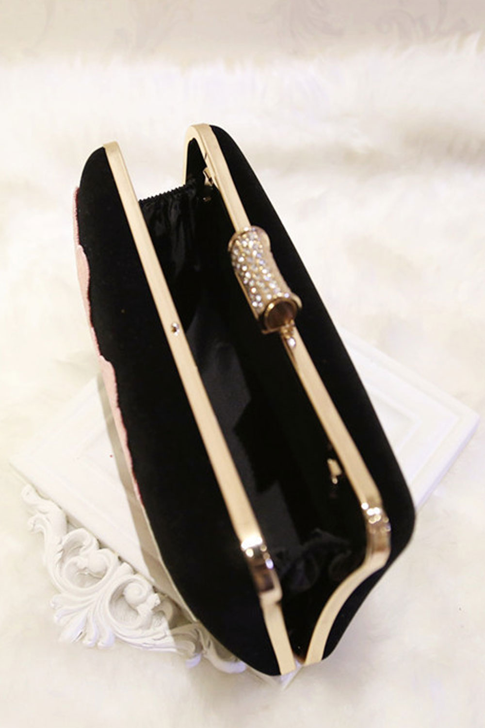 Women Solid Color Flower Embroidered Diagonal Small Handbag