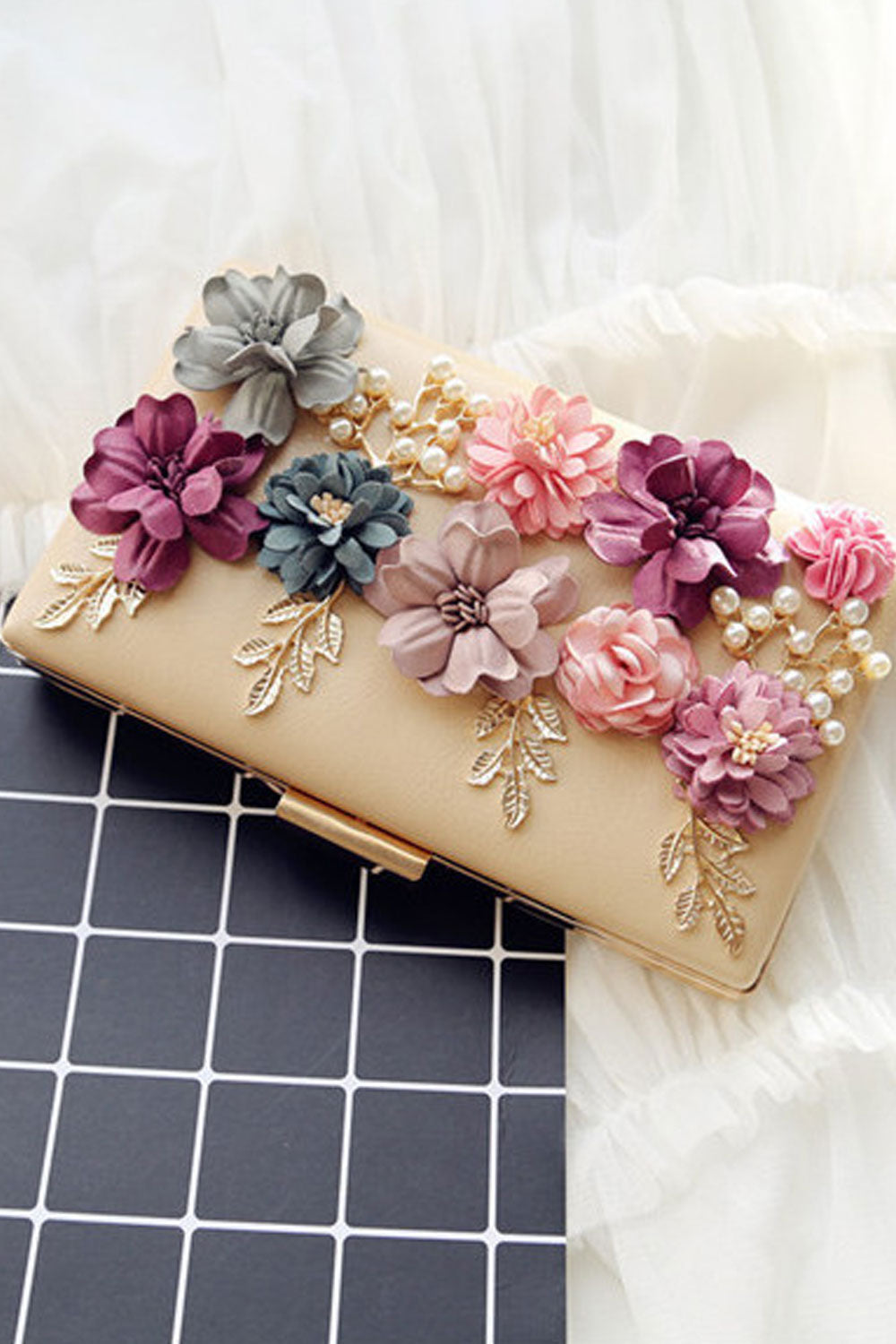Women Clutch Stylish Pearls Flower Decorated Party Bag