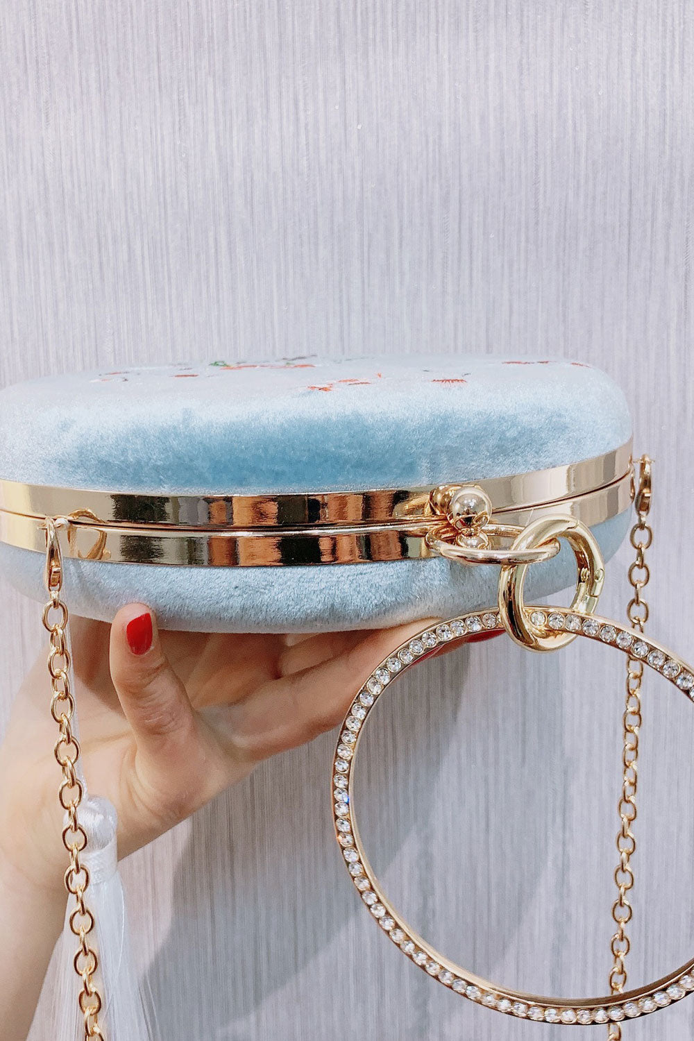 Women Beautiful Embroidery Round Shape Chain Clutch Bag