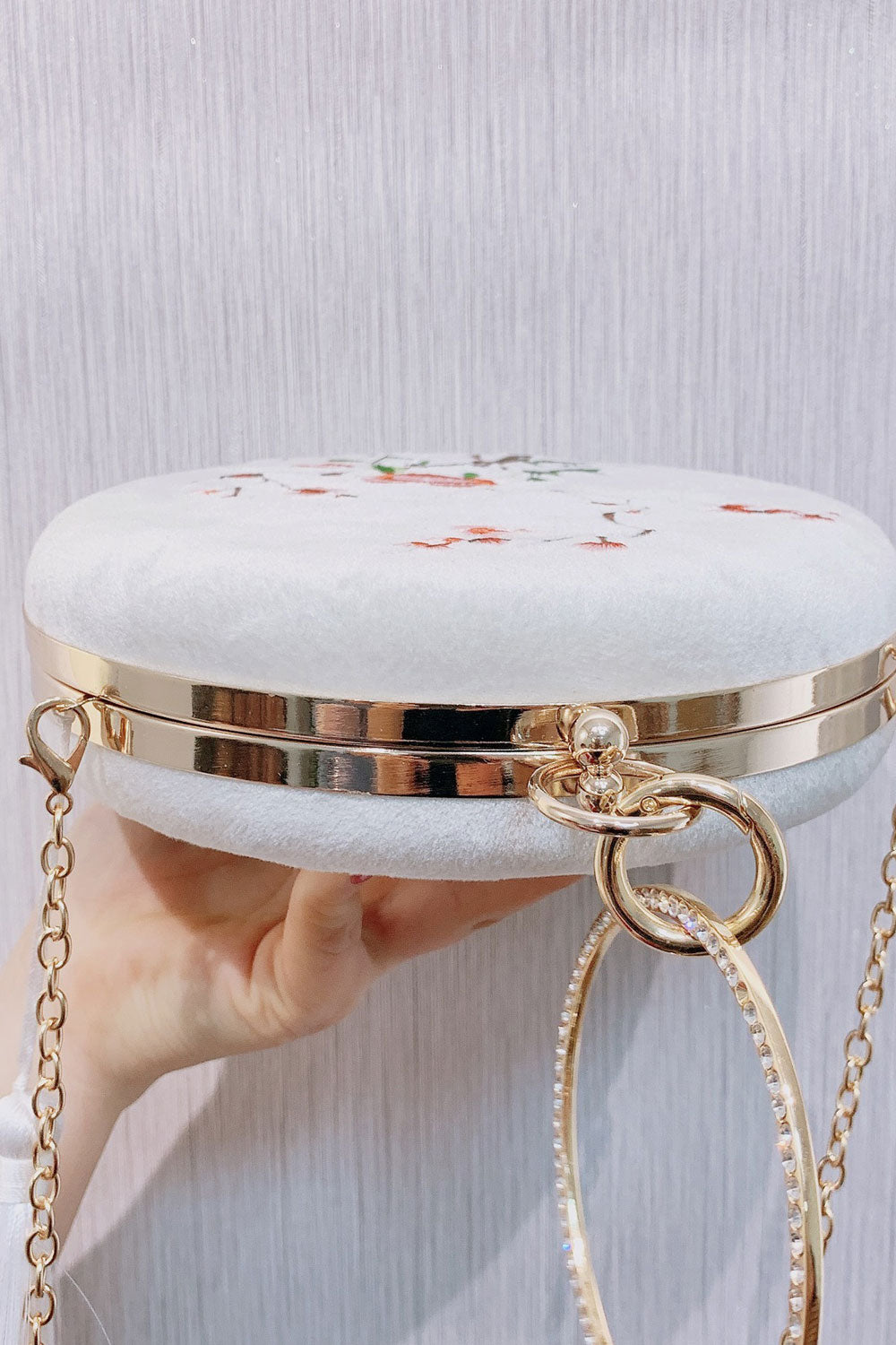 Women Beautiful Embroidery Round Shape Chain Clutch Bag